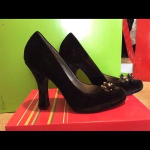 BCBGirls BLACK VELVET DRESS PUMPS